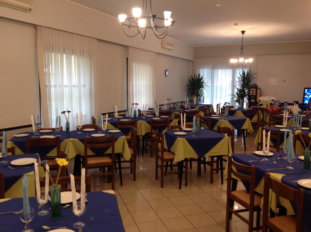 Hotel Laura Rimini Buitenkant foto