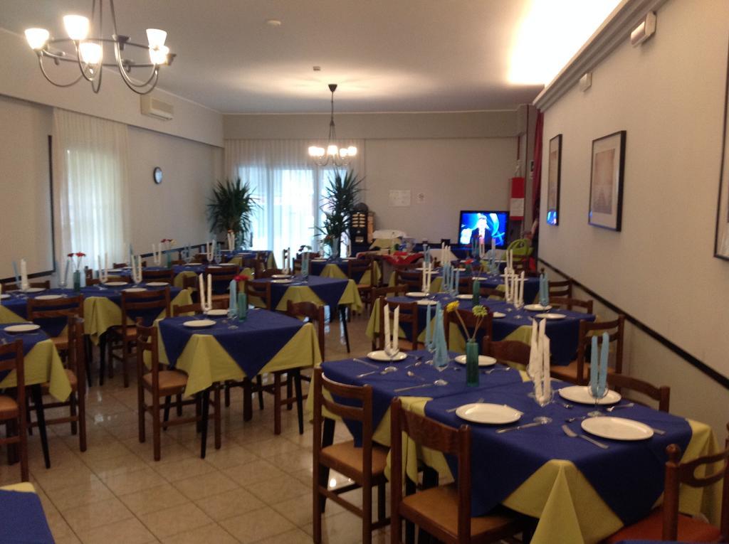 Hotel Laura Rimini Buitenkant foto