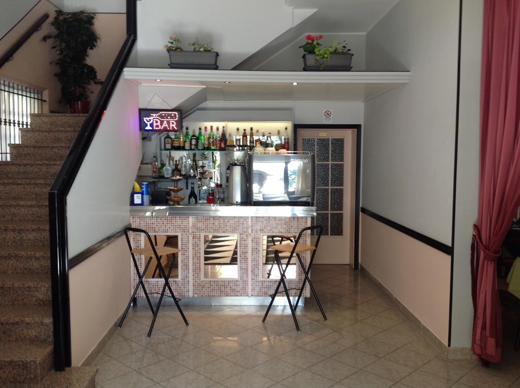 Hotel Laura Rimini Buitenkant foto