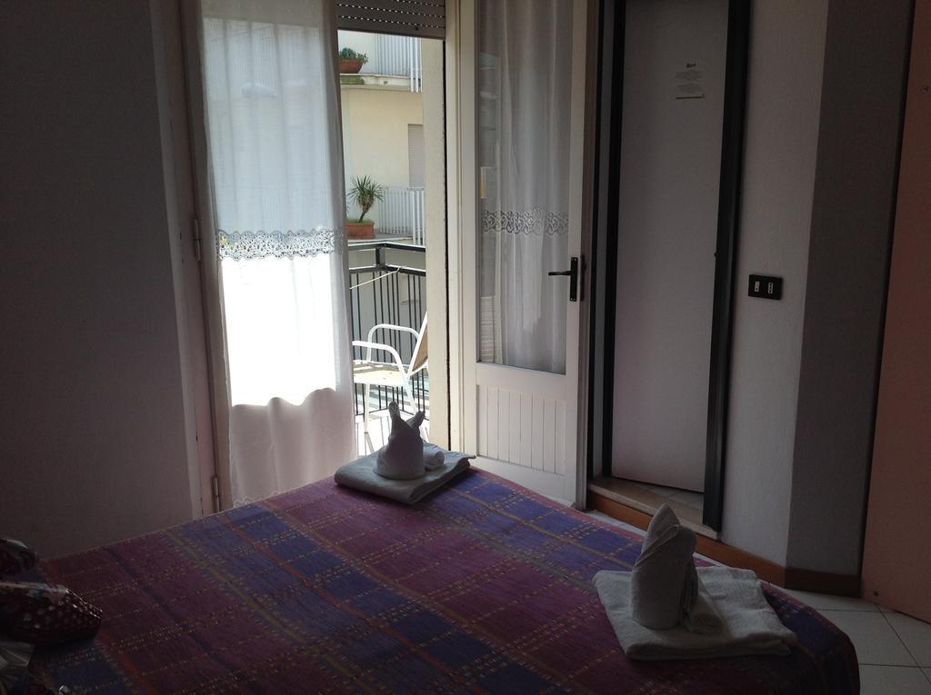 Hotel Laura Rimini Buitenkant foto