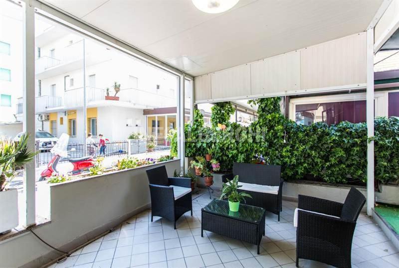 Hotel Laura Rimini Buitenkant foto