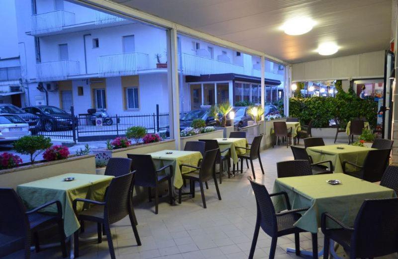 Hotel Laura Rimini Buitenkant foto